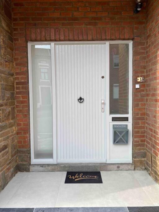 1-E Superbe Appartement Lumineux Charleroi Exterior photo